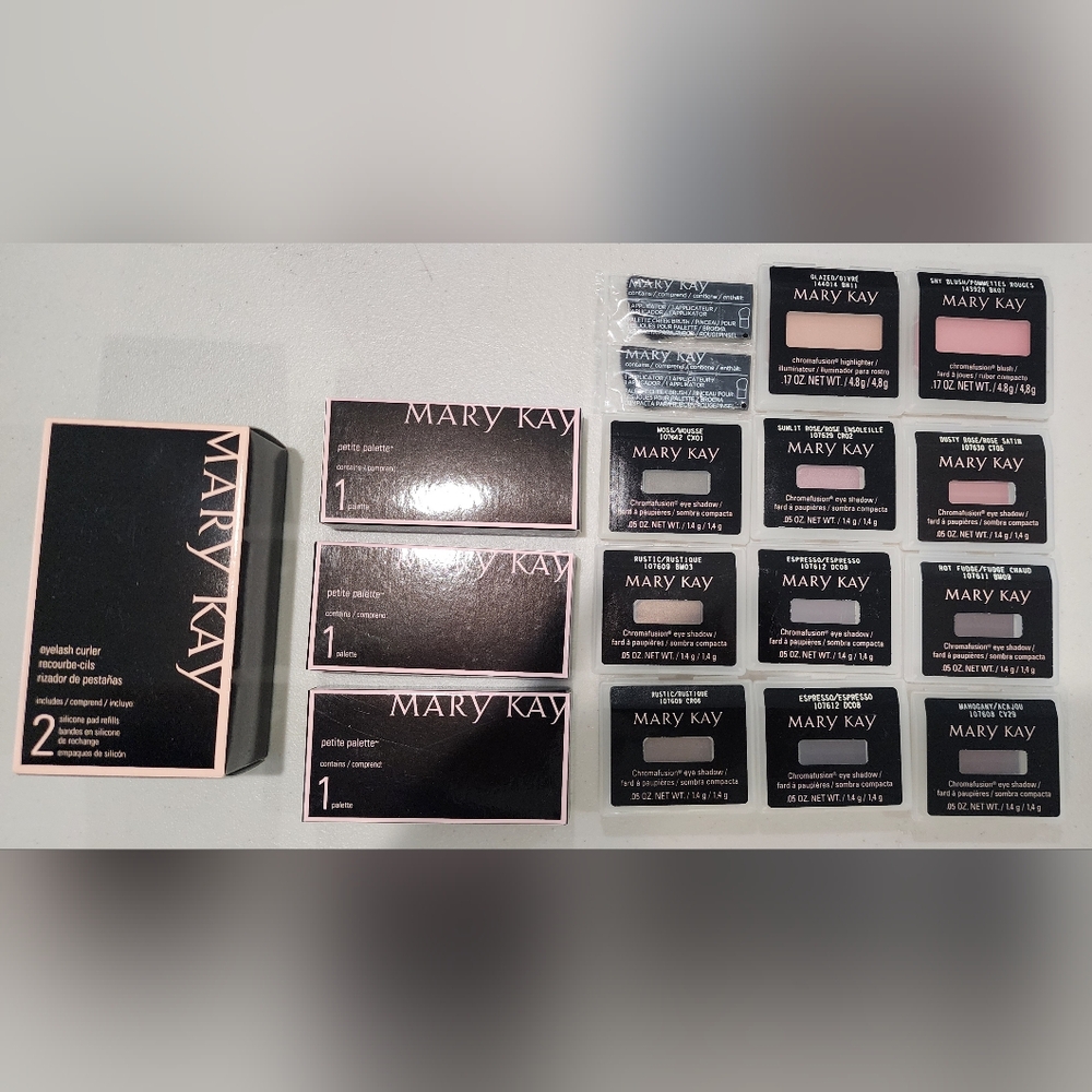 ⭐Mary Kay Pack⭐eyeshadows/highlighter/blush/petite palettes/eyelash curler